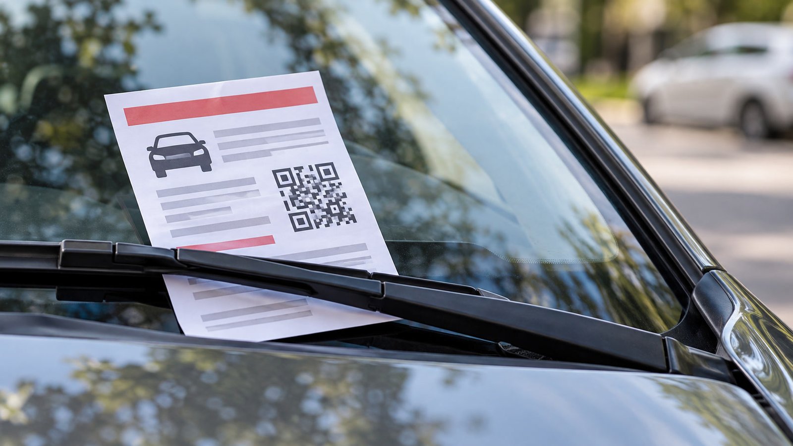 False multe con codice QR: come riconoscere la truffa sul parabrezza